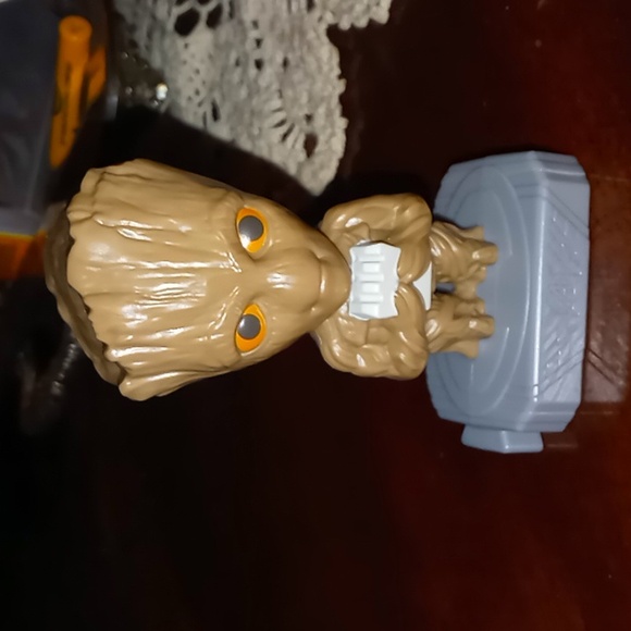 Avengers Groot moveable figurine - Picture 1 of 3